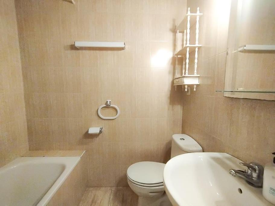 Spacious 4 Bedroom With Parking In Town Centre, Nerja Exterior foto
